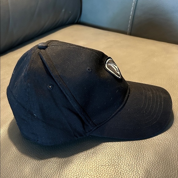 Volcom Full Stone Flexfit hat in black, EUC - Picture 2 of 7